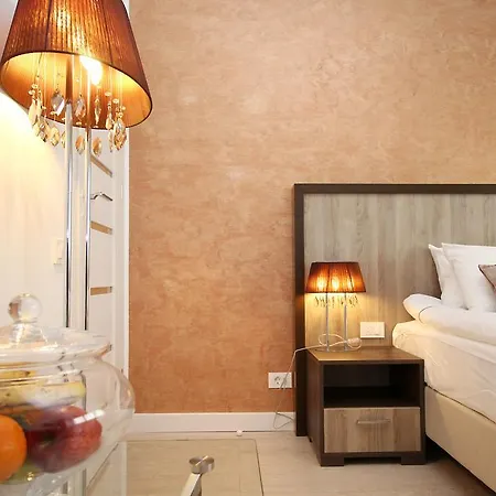 Old Town Apartment *